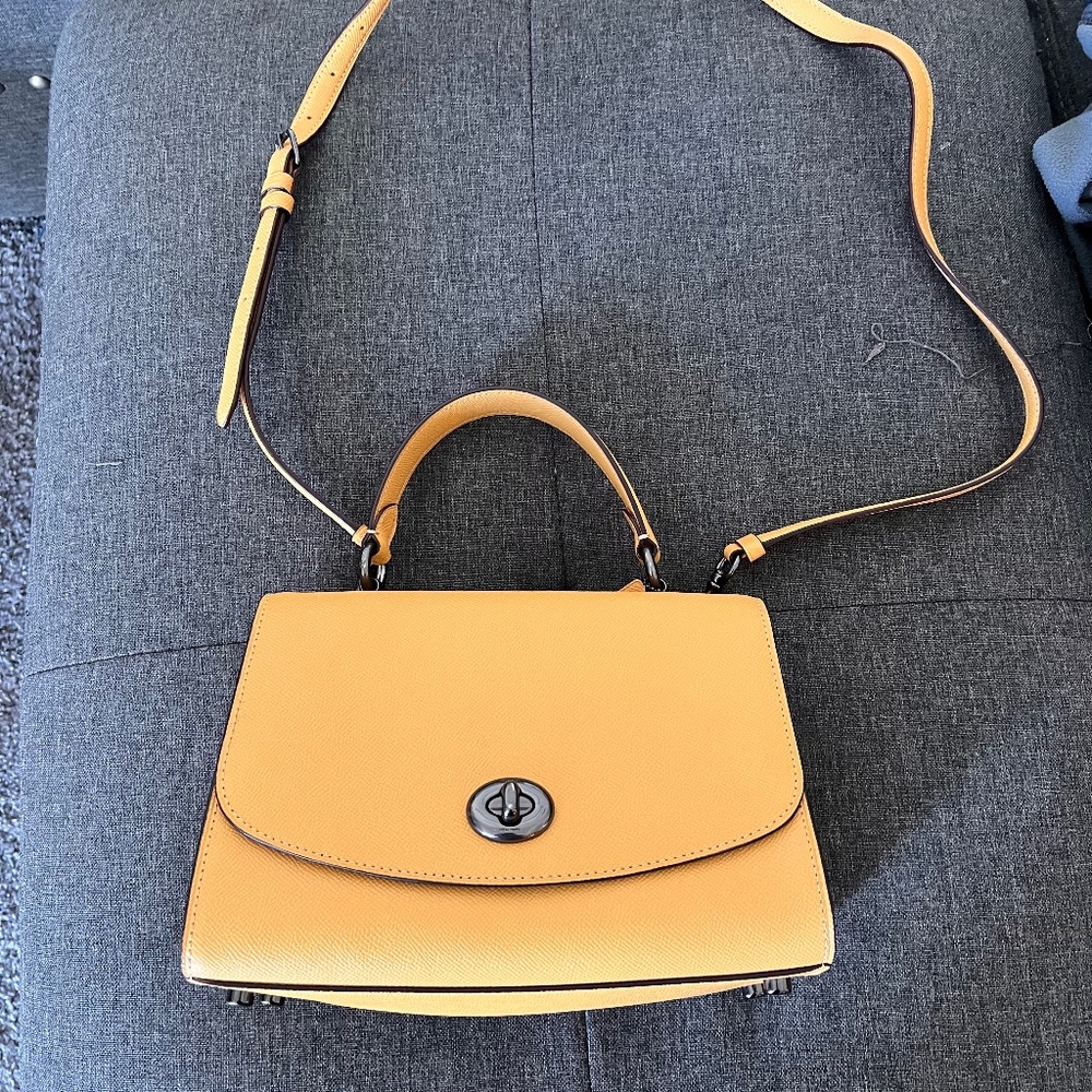 Like New Coach Crossbody Bag “mustard color”